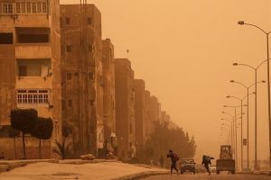 الأرصاد تعلن توقعات طقس الغد الإثنين وتؤكد “أمطار ورياح شديدة ورمال وأتربة” على المحافظات التالية