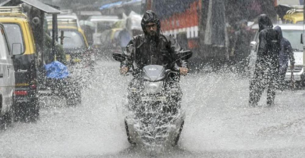 الأرصاد الجوية تحذر المواطنين من طقس الخميس والجمعة.. اضطراب في الملاحة وهطول أمطار غزيرة على تلك المناطق