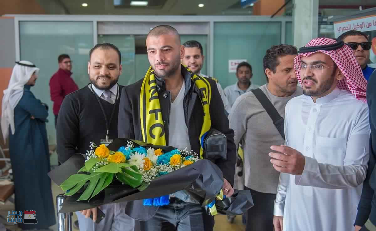 بالصور: متعب يصل السعودية واستقبال حافل من مسئولي وجماهير التعاون في مطار القصيم 11