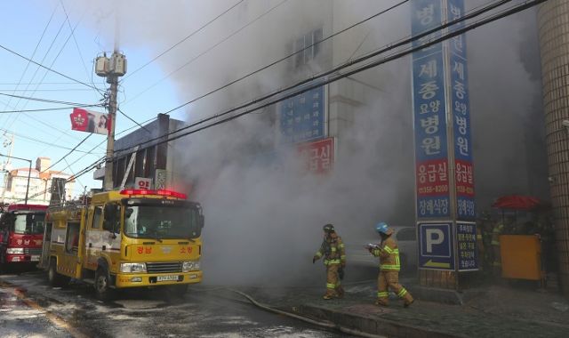 مصرع 41 شخصا وإصابة أكثر من 50 آخرين ومحاولات مضنية لإجلاء 200 شخصا في حريق مرعب بمستشفى