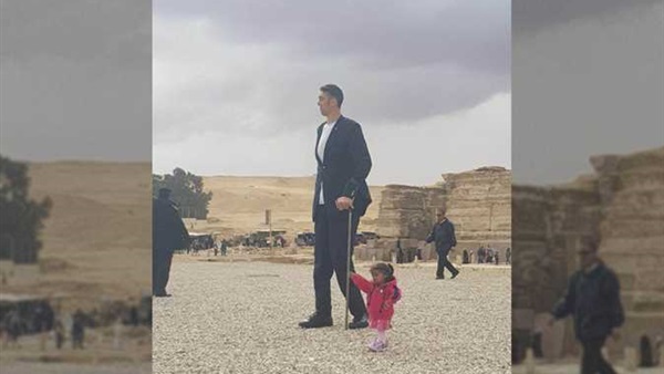 أطول رجل في العالم: مصر فيها جمال خاص بها وسأكرر الزيارة قريبًا