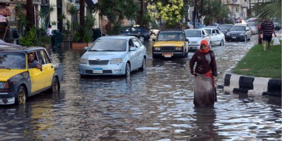 عاجل بالفيديو| هطول أمطار غزيرة على مدينة الإسكندرية منذ قليل.. وتحذيرات قوية من المحافظ للمسئولين