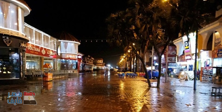 عاجل بالصور| رياح شديدة وهطول أمطار غزيرة بشوارع دمياط ورفع حالة الطواريء بالمحافظة