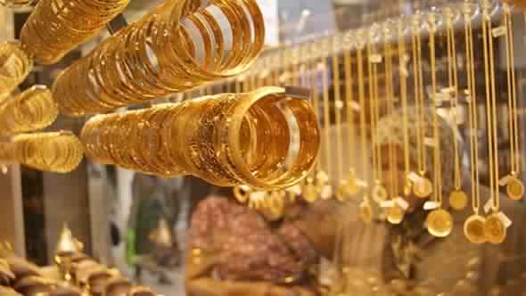 الذهب يصل إلى مستويات قياسية .. تعرف على أسعار اليوم من محلات الصاغة