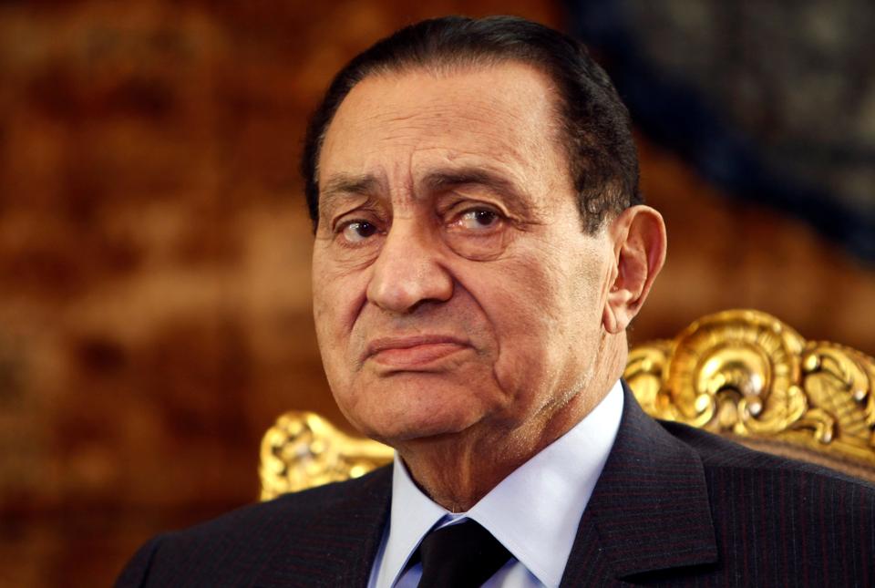 أحدث صورة لـ«مبارك» للرد على شائعة وفاته