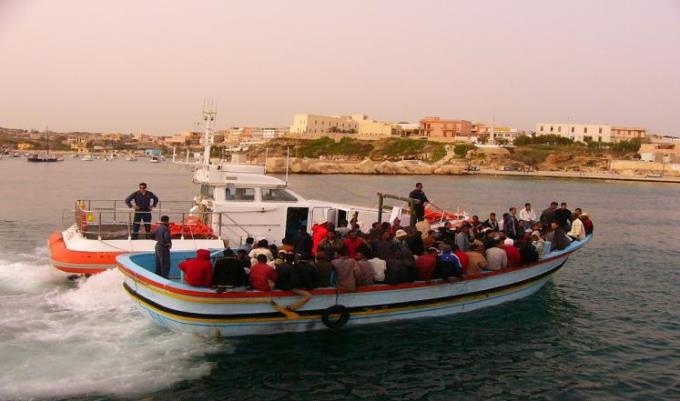 عاجل.. وفاة 20 شاب مصري بعد غرق قارب في عرض البحر المتوسط