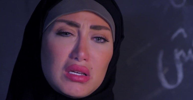 انهيار “ريهام سعيد” ودخولها في نوبة بكاء هستيري.. وتداول أخبار بتعرضها للاعتداء في أول يوم حبس ومفاجأة حول من اعتدت عليها