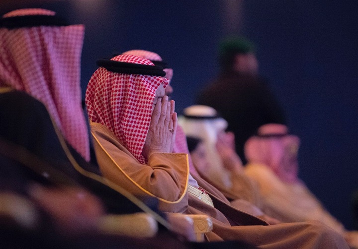 شاهد بالصور.. سر بكاء الملك سلمان بن عبد العزيز أثناء افتتاح مهرجان “الجنادرية”