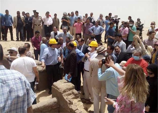 اكتشافات أثرية جديده في مصر بها كنوز ومقابر تاريخية قديمة 5