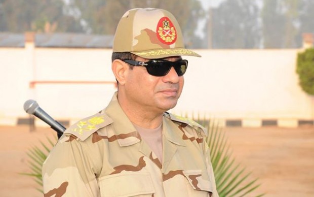 الرئيس السيسي يرتدي “ملابس عسكرية” في زيارة هامة قام بها عصر اليوم