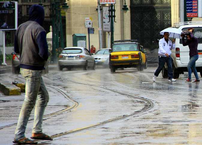 الأرصاد الجوية تحذر المواطنين وتؤكد أمطار وسيول على المحافظات التالية غدا السبت