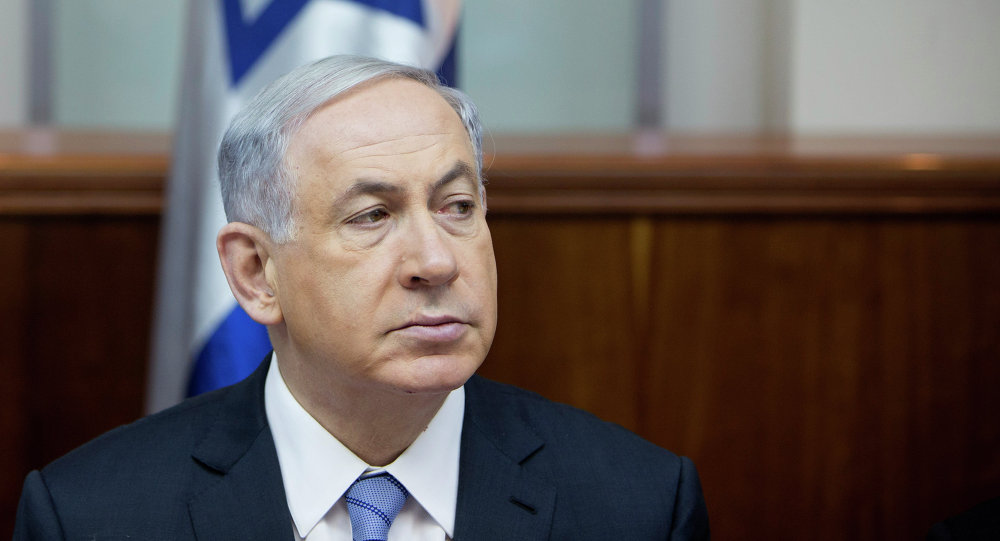 رئيس وزراء إسرائيل بنيامين نتنياهو يواجه تهمتي فساد ورشوة