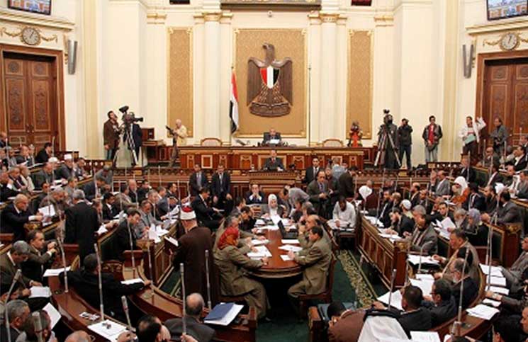 محامي مصري يتقدم ببلاغ ضد نائب في البرلمان بتهمة التحريض ضد الملحدين في البلاد