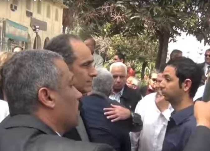 شاهد| جمال مبارك يشارك في جنازة "سمير زاهر" 9
