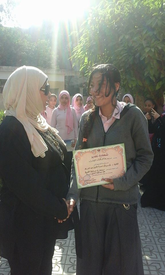 فوز الطالبة شروق حسام الدين بجائزة المركز الأول في مسابقة القصص القصيرة على مستوى وزارة التربية والتعليم 6