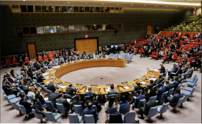 تهديد الهجمات الغربية على سوريا والولايات المتحدة وفرنسا تهاجمان الأسد في الأمم المتحدة