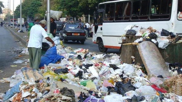 غرامة القمامة تحدث انقساما في الشارع المصري بين مؤيد ومعارض