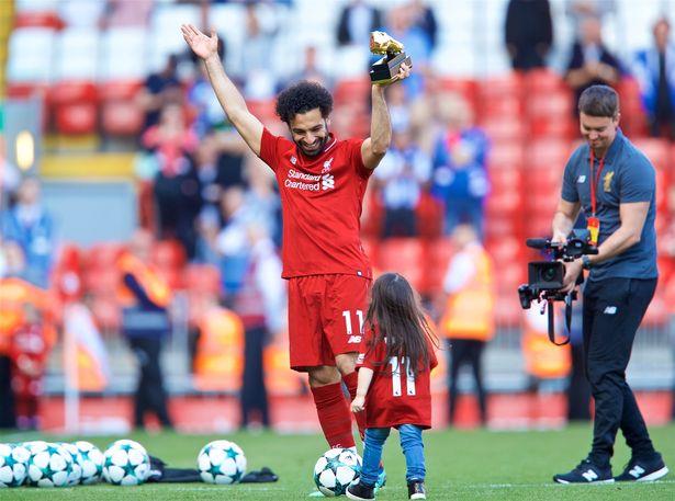 بالصور.. «مكة محمد صلاح» تشعل الجماهير وتخطف الأضواء من والدها في ليلته التاريخية 8