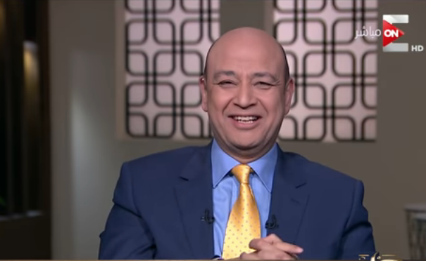 بعد هزيمة الأهلي.. عمرو أديب يمنح معد برنامجه مكافأة مالية من جيبه الخاص.. وتعليق مثير