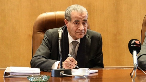 وزير التموين المصري يؤكد أن الدولة لن تستخرج بطاقات تموين جديدة إلا لفئات معينة ولا يوجد إضافة مواليد جديدة (فيديو)