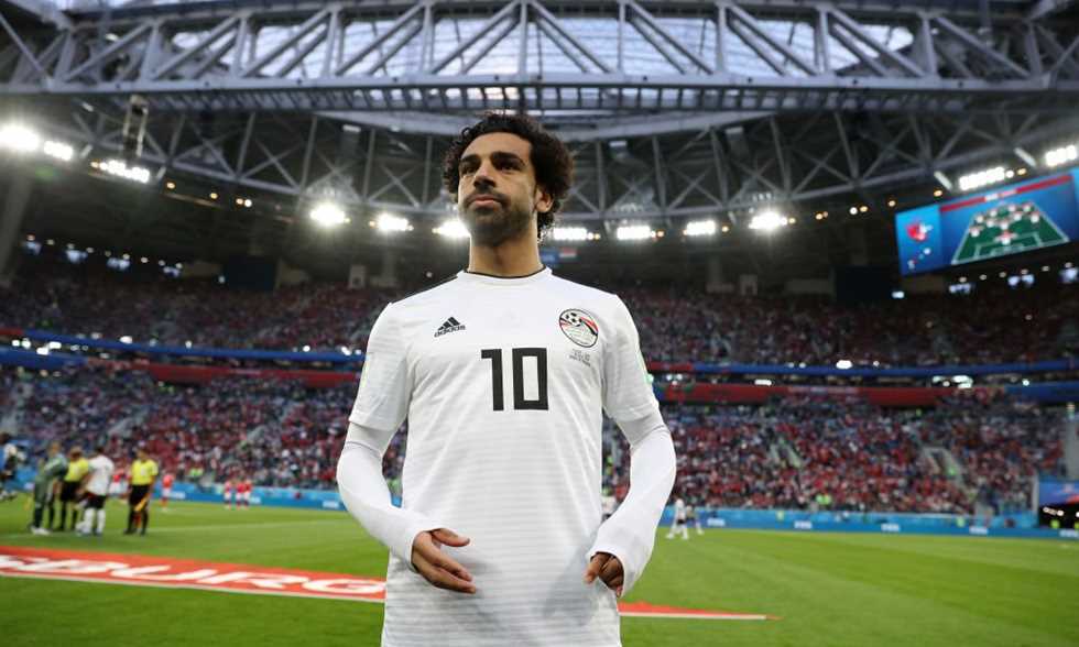 صورة مثيرة للجدل لمحمد صلاح خلال مباراة روسيا.. والجمهور يعلق: “طول عمرك راجل”