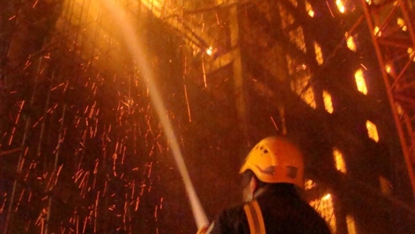 بالتفاصيل.. حريق هائل يضرب منطقة “وسط البلد ورمسيس” والصحة تؤكد وجود إصابات