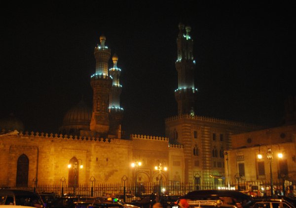 عاجل.. أول تعليق من الحكومة حول حقيقة رفع “آذان الشيعة” في إحدى مساجد القاهرة !!