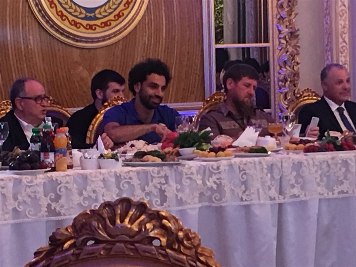 تعرف على هدية رئيس جمهورية الشيشان لـ«محمد صلاح» صور