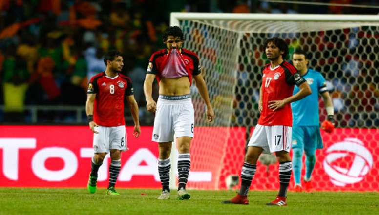 لاعب منتخب مصر ينهار من البكاء بعد إستبعاده من قائمة المونديال !!