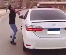 شاهد| للمرة الأولى في مصر.. القبض على بطل فيديو رقصة «كيكي» في الطريق العام 2