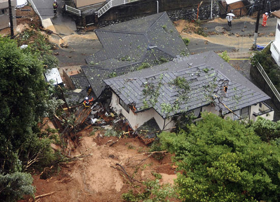 ضحايا أمطار اليابان تصل إلي 81 قتيلا و 63 شخص مفقود 37