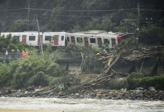 ضحايا أمطار اليابان تصل إلي 81 قتيلا و 63 شخص مفقود 38