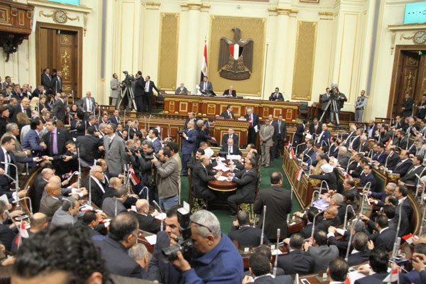 البرلمان يقر قانون يمنح بعض كبار قادة القوات المسلحة حصانة قضائية