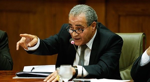 شاهد| مساعد وزير التموين يعتذر للشعب المصري على الهواء