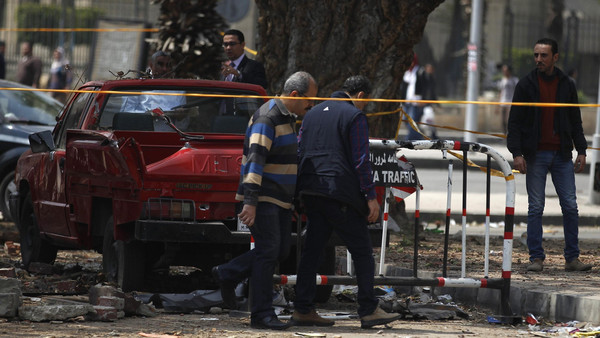 “الموبايل ده يلزمني”.. تفاصيل مثيرة وراء مقتل سائق توك توك على يد عاطل في القاهرة
