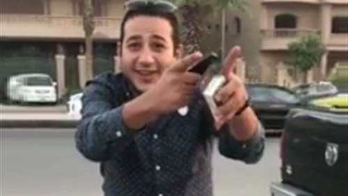 عاجل بالفيديو.. النشطاء يتداولون أول رد فعل من الشاب المتحرش بفتاة التجمع الخامس