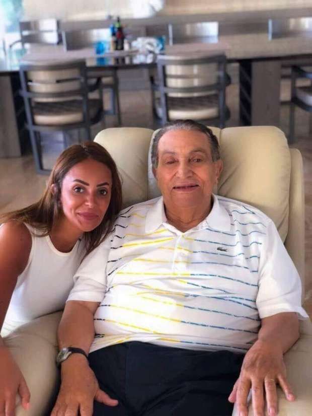 شاهد| النشطاء يتداولون صورة حديثة للرئيس السابق «حسني مبارك» وتظهر عليه علامات الشيخوخة 7