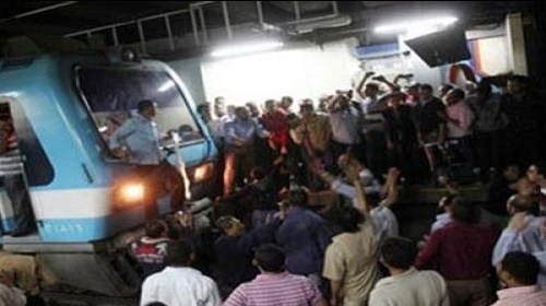 «انفجار بطارية موبايل» والركاب يغادرون مترو الدمرداش بعد ضرب ملف الطواريء.. وبيان رسمي بالتفاصيل