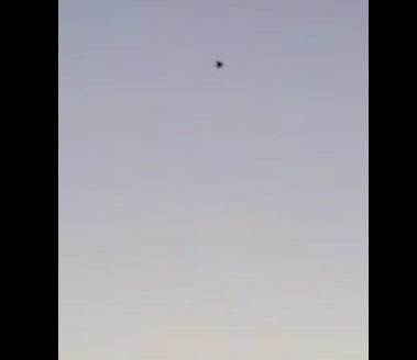 شاهد| لحظة مطاردة مقاتلة أمريكية للطائرة المختطفة قبل سقوطها وتحطمها بلحظات 4