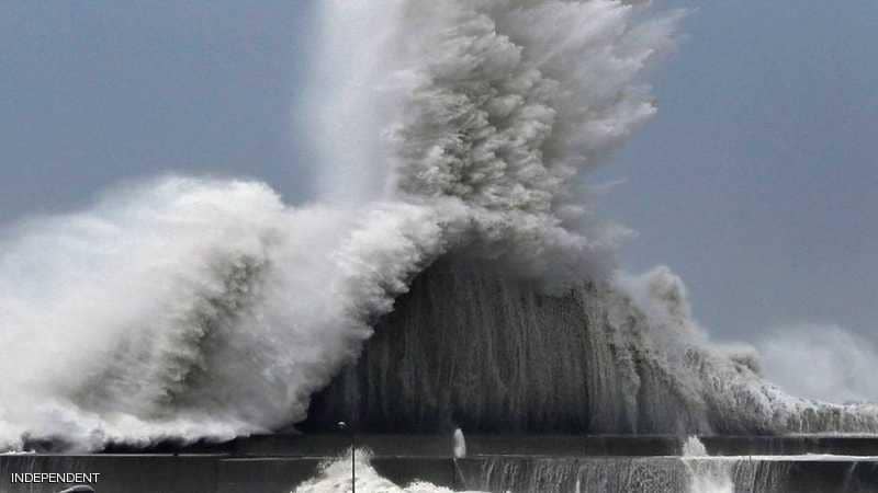 شاهد بالصور| الآثار التدميرية لـ"إعصار الإبتلاع المرعب جيبي" في اليابان 1