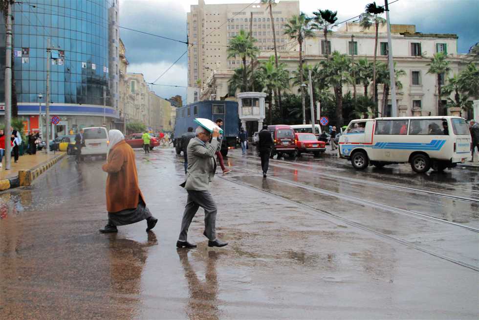 الأرصاد تحذر المواطنين.. وتؤكد: أمطار وشبورة مائية ستضرب هذه المحافظات مساء اليوم الثلاثاء