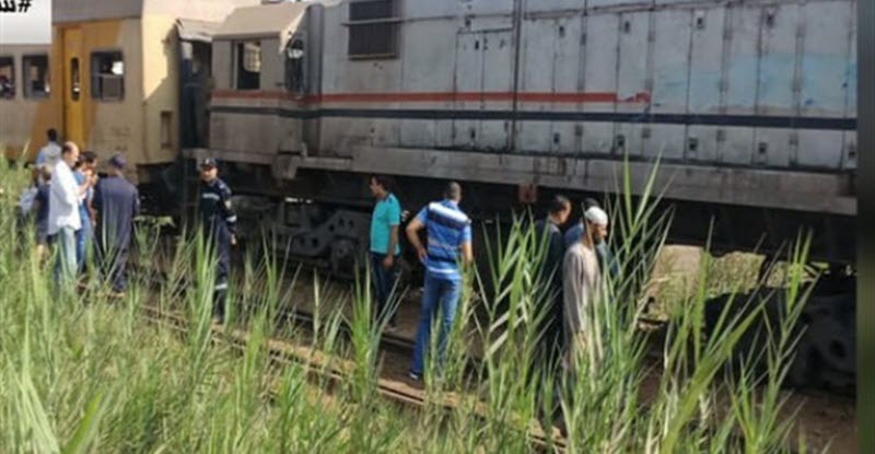 شاهد | قطارًا يخرج عن القضبان في شبين الكوم الجديدة وإصابة 12 شخصًا