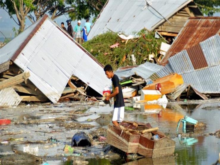 زلزال قوي وأمواج تسونامي تضرب شواطئ اندونيسيا