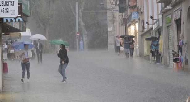 الأرصاد الجوية توضح حالة الطقس غدا الجمعة: سقوط أمطار على تلك المحافظات واضطراب في حركة الملاحة