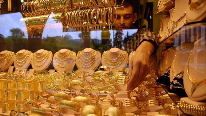 “إنهيار الذهب” داخل سوق الصاغة منذ قليل.. وعيار 21 يٌسجل أسعار غير مسبوقة منذ شهور
