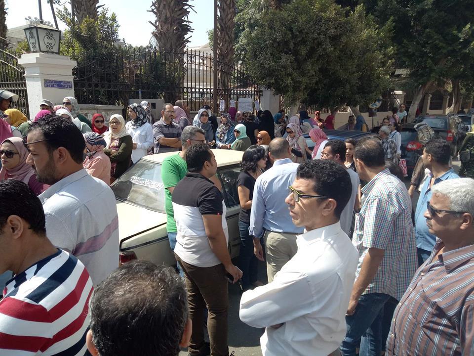 شاهد| أول مظاهرة أمام وزارة التعليم بسبب نظام التعليم الجديد 7