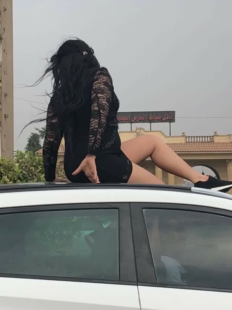 بالصور: فتاة صلاح سالم ترقص على سقف سيارتها وسط الزحام.. الكشف عن تفاصيل جديدة 7