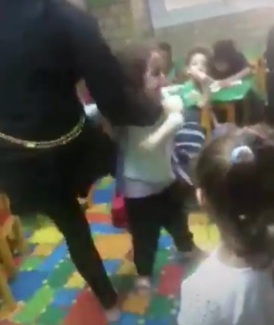 بالصور.. والد طفلة "فيديو التعذيب" في حضانة الإسكندرية يكشف معلومات مثيرة عن الواقعة 11