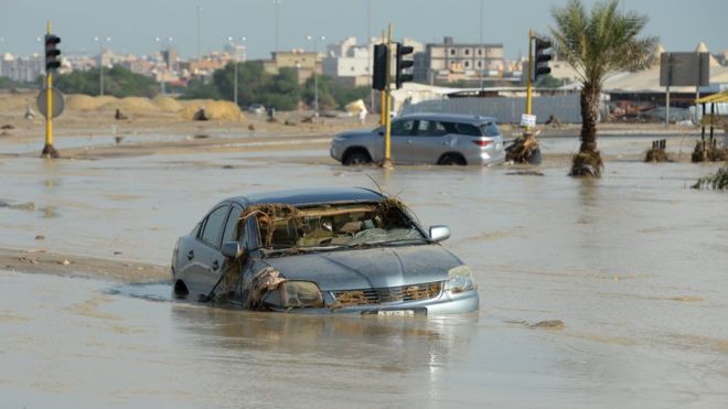 الأرصاد الجوية تحذر المواطنين “السيول تجتاح المحافظات التالية”.. ووفاة طالب بسبب الأمطار بالبحيرة