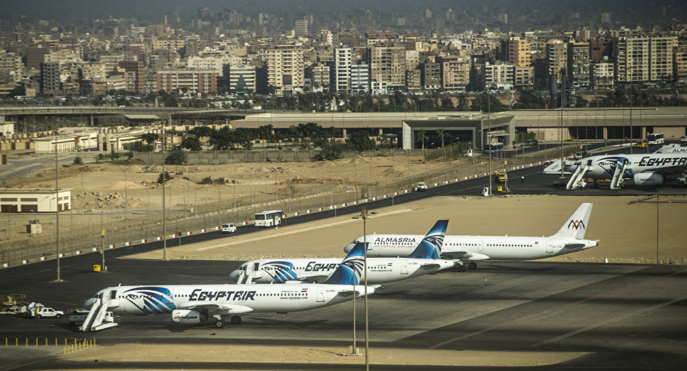 مصدر مسؤول يكشف تفاصيل ما حدث في “مطار القاهرة”.. وتآخر إقلاع 8 طائرات حتى الآن